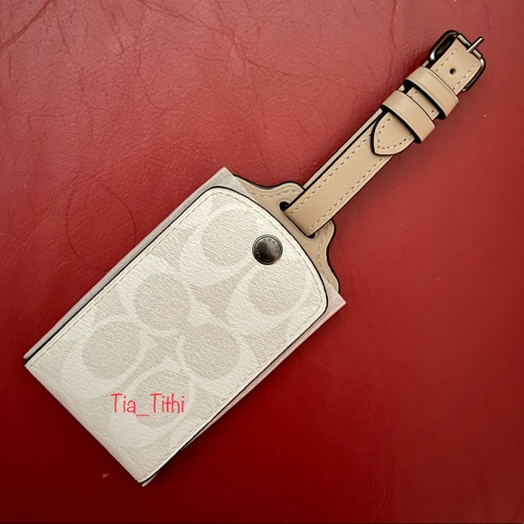 Coach Luggage Tag 🎉Host Pick🎉 - Picture 2 of 4